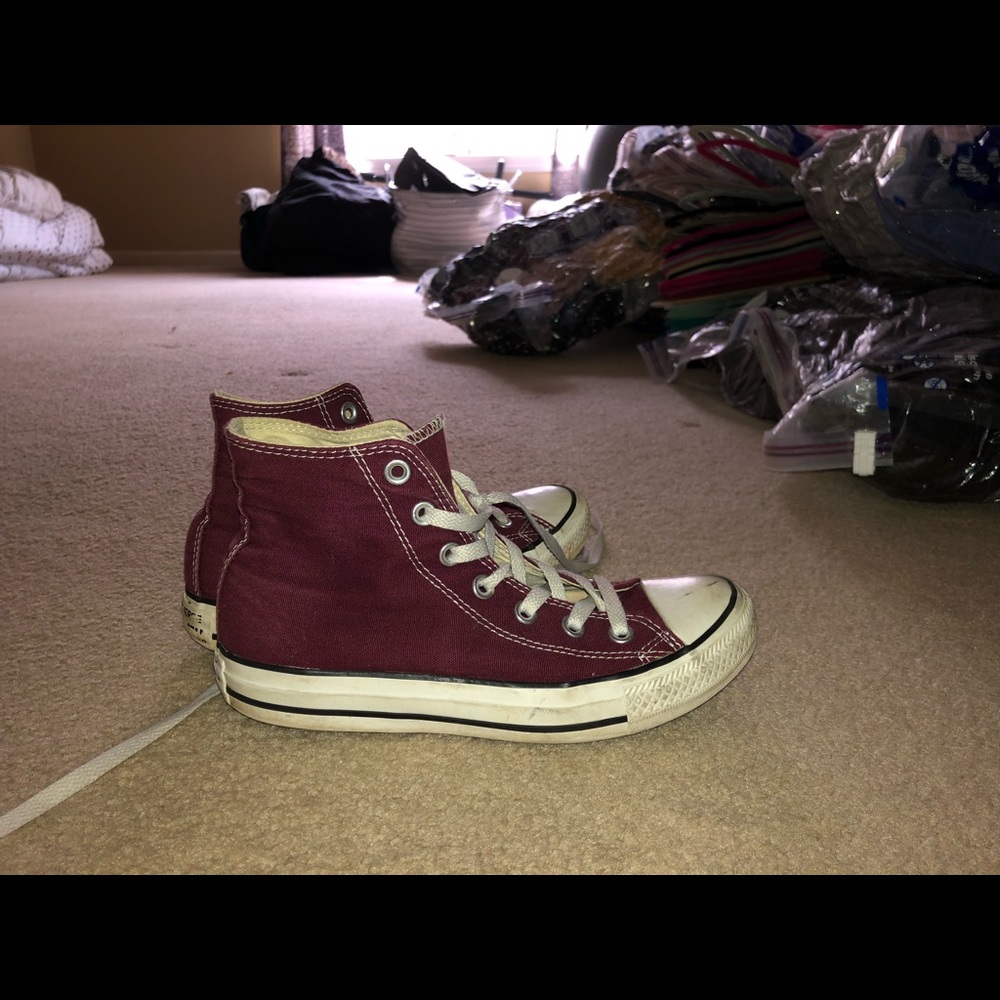 Maroon high top converse